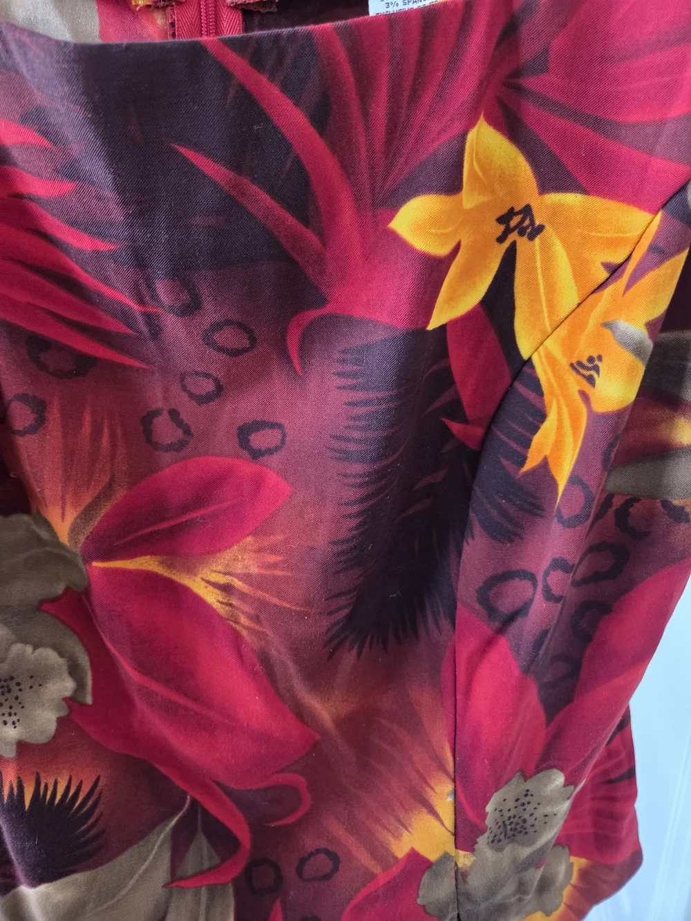 Red Floral Print 2 Piece JOHN ROBERTS Set. - Picture 3 of 6
